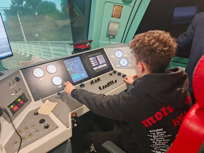 Наши будущие машинисты в локомотивном депо Смоляниново