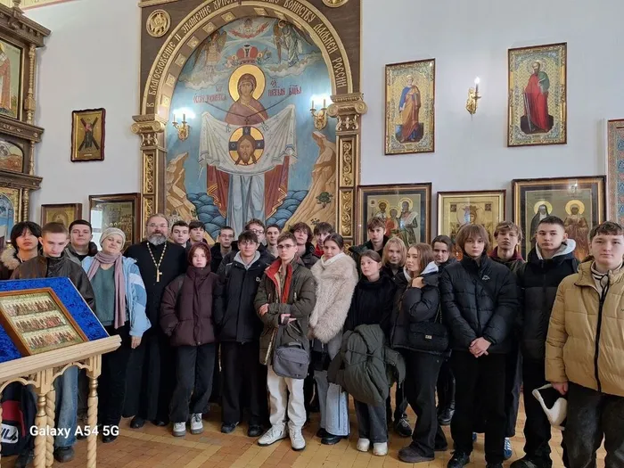 Урок памяти и веры: экскурсия студентов в храм