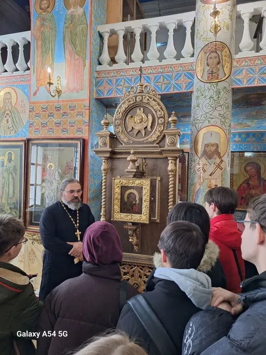 Урок памяти и веры: экскурсия студентов в храм