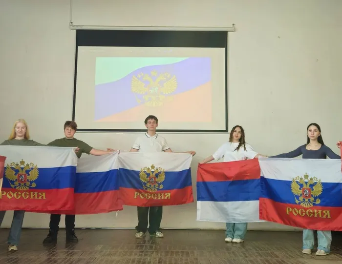 Торжественная линейка с государственными символами