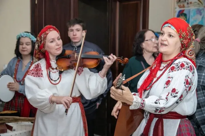 Блины, шашки и хоровод: студенты КМТ погрузились в атмосферу «Вместе — Россия»