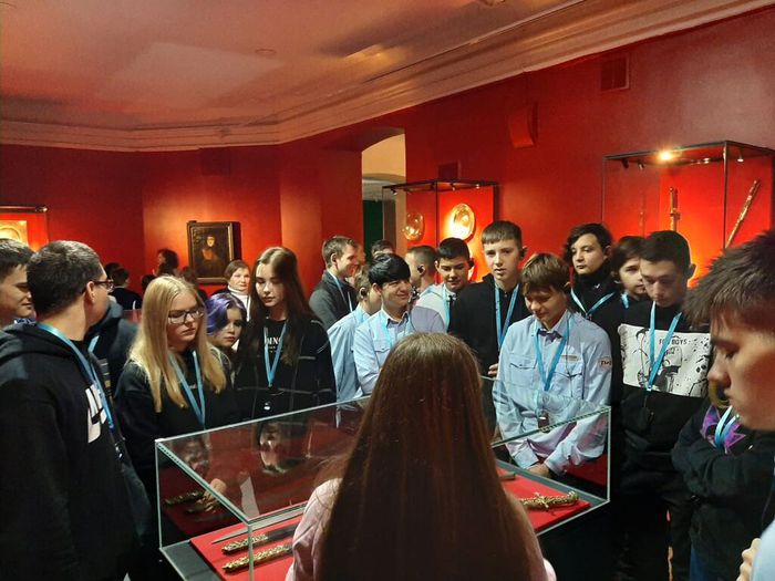 Посещение выставки, посвященной 350-летию Петра Великого