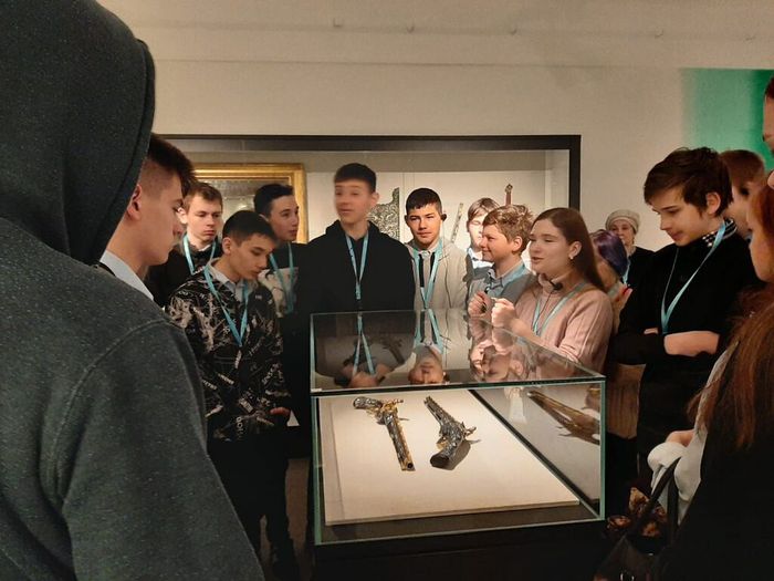 Посещение выставки, посвященной 350-летию Петра Великого